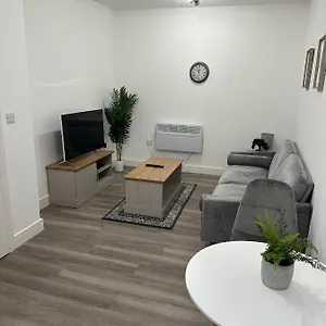 Flat In Luton Town Centre Apartment