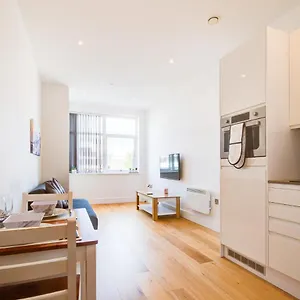 The Landmark, Lutons Location Apartment